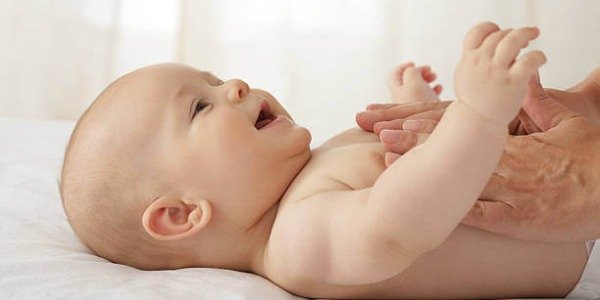 Beneficios de los masajes para el bebé, dormir mejor.